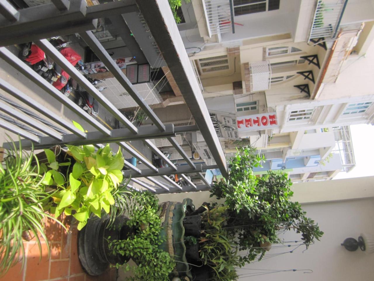 The Lily Hostel & Coffee Thành Pho Ho Chí Minh Esterno foto