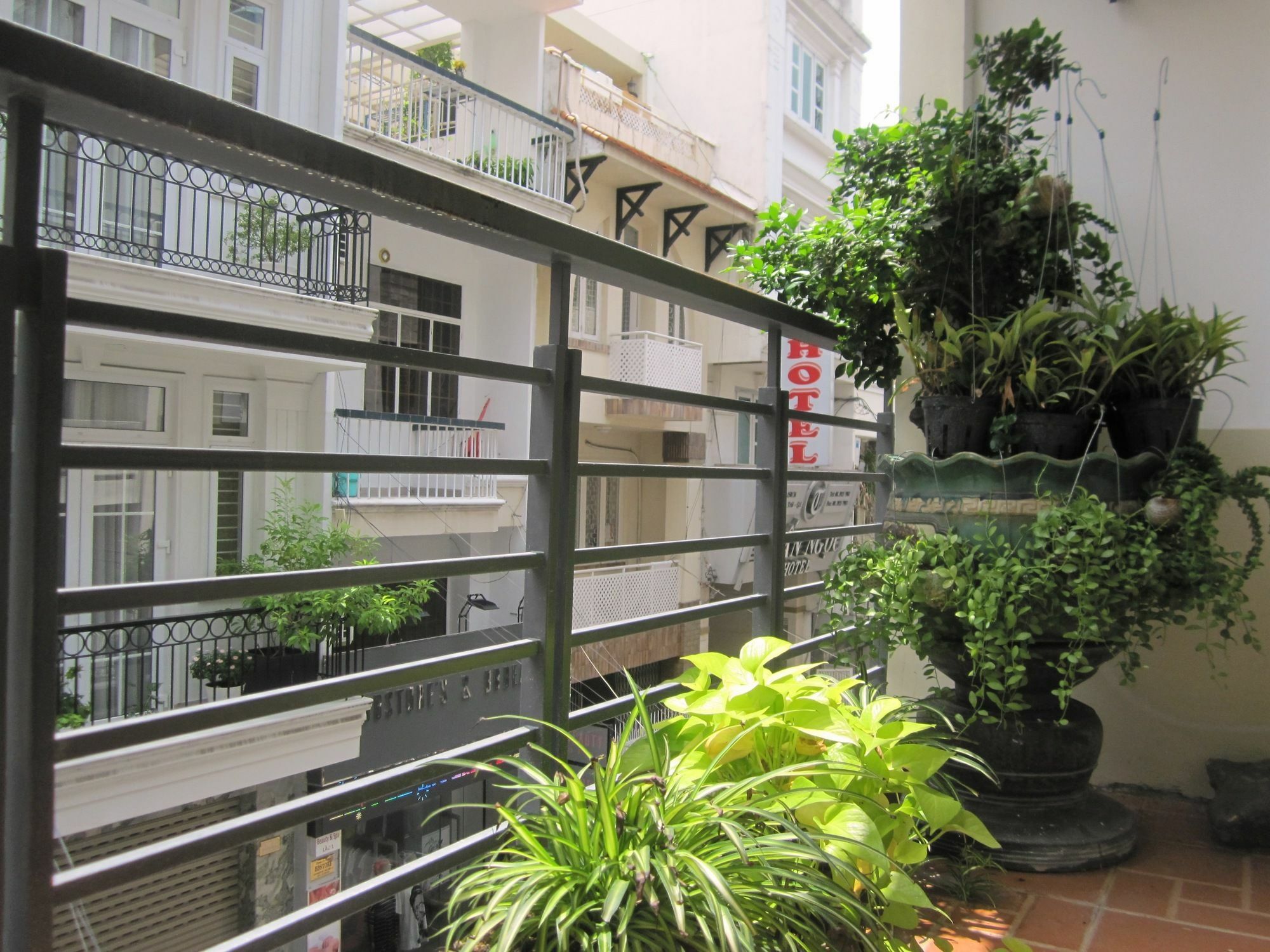 The Lily Hostel & Coffee Thành Pho Ho Chí Minh Esterno foto